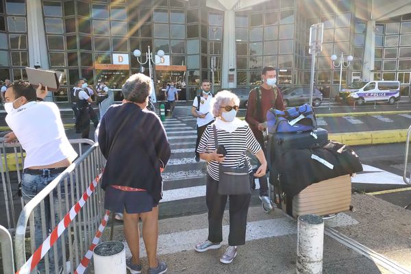 Manifestations gilets jaunes aéroport