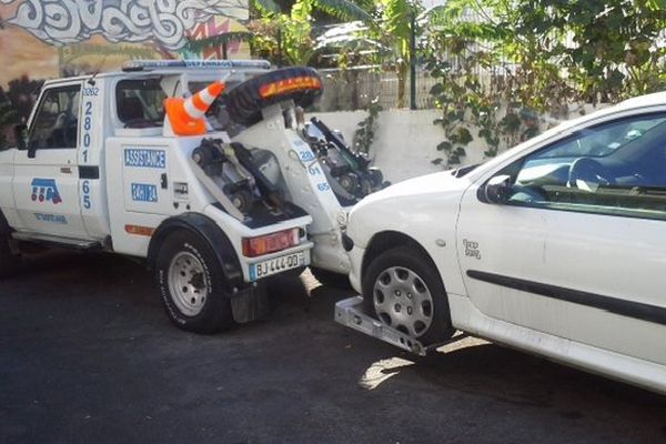 trafic de voitures à Saint-Denis