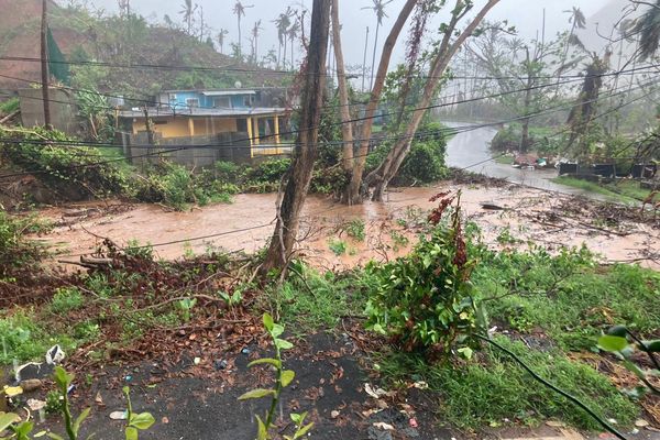 Parmi les premiers effets de Dikeledi, de fortes inondations et coulées de boue