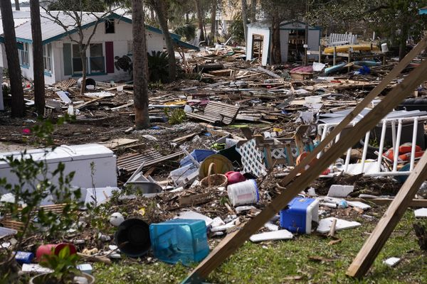 Scène de désolation à Cedar Key, en Floride, après le passage de l'ouragan Hélène