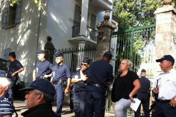 Manifestation devant la préfecture