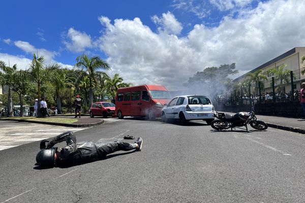 Simulation accident sécurité routière lycée Patu de Rosemont Saint-Benoit La Réunion