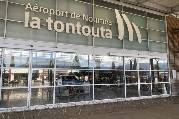 A l'aéroport international de la Tontouta , le jour de la réouverture.