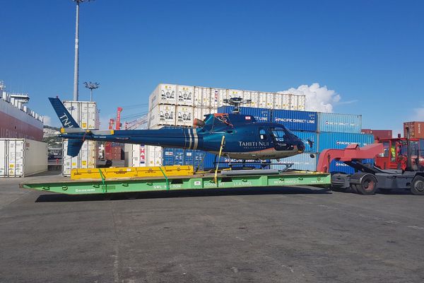 Arrivée des appareils de Tahiti Nui Helicopters