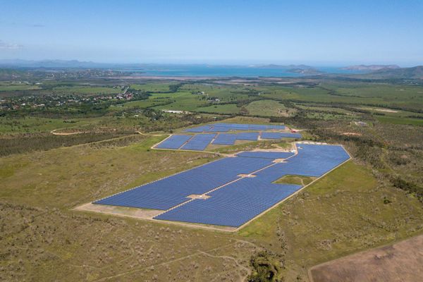 Hélio Boulouparis 2 : la plus grande centrale photovoltaïque avec stockage de France