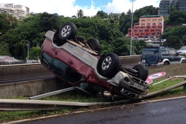 voiture renversée Accident sur la RDO 