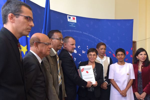 Remise du rapport des enfants dits de la Creuse