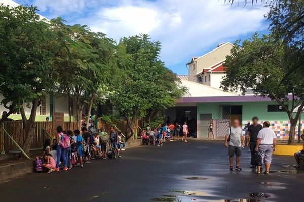 20170406 : Saint-Denis : école primaire des Lilas