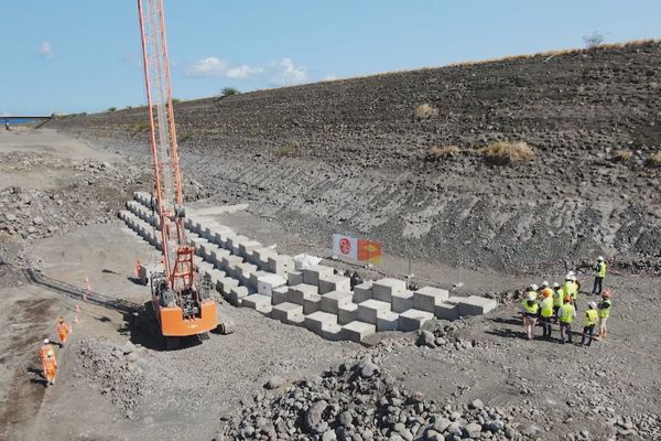 Les berges de la rivière des galets confortées