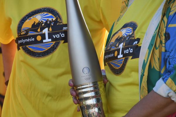 Marathon Polynésie La 1ère Va’a 2024 : la torche olympique dévoilée pour la première fois en Polynésie
