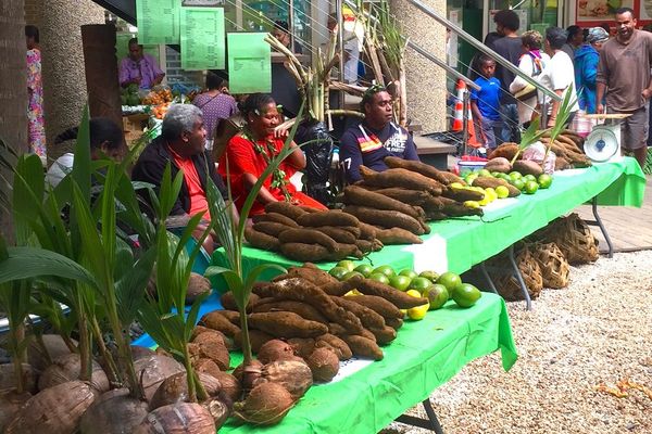 Marché de Maré à la gare maritime, 23 juin 2018