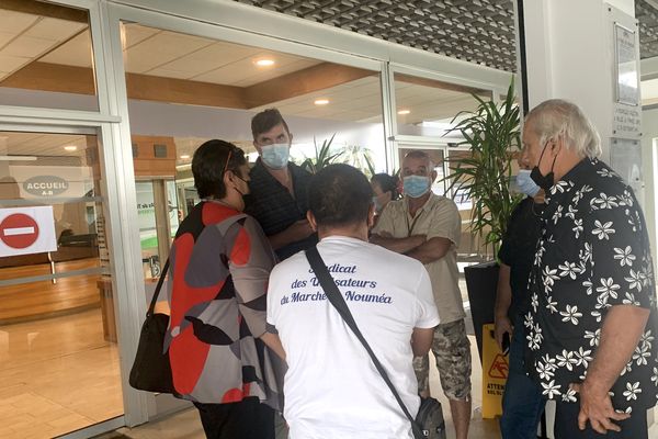 La rencontre a eu lieu ce lundi à l'hôtel de ville.