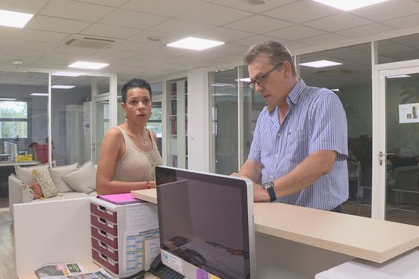 Vincent Bernard, le directeur général du groupe ABC SCTE, aux côtés d'Orane Eboa Lembé, sa responsable communication