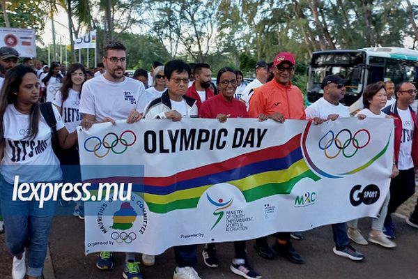 Défilé sportifs mauriciens 8 juillet 2023