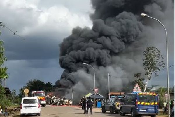 Incendie dans une décharge du quartier Vampires à Saint-Laurent