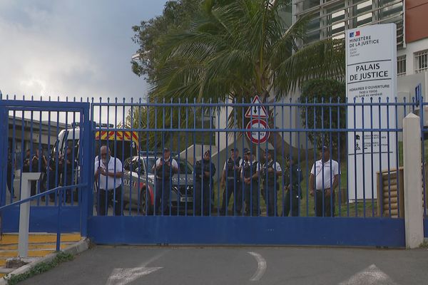 Palais de justice : sept personnes interpellées de la CCAT devant le juge des libertés pour des actes d'entrave à la circulation aux abords de la SLN le 9 mai.