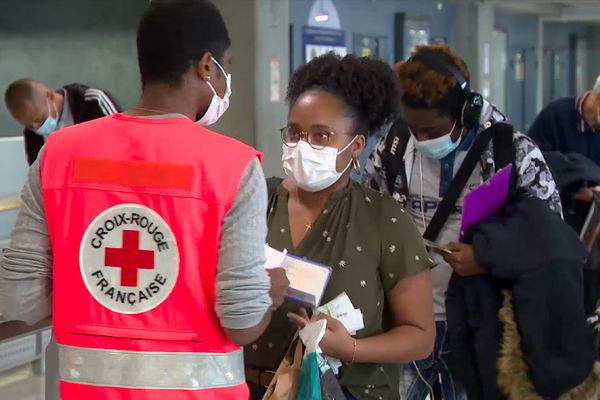 Contrôles sanitaires à l'aéroport des Abymes en Guaddeloupe