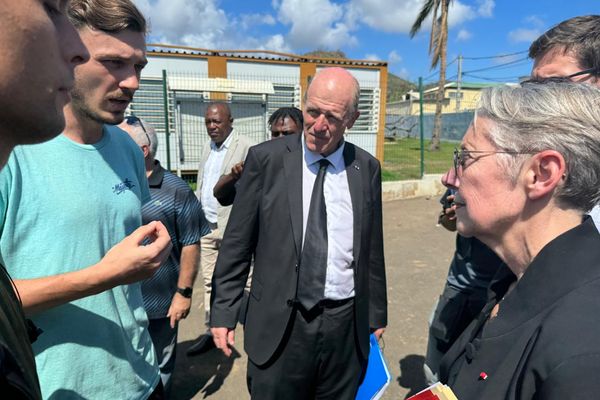 Elisabeth Borne a été très critiquée après ses échanges avec deux enseignants au collège Kawéni 2