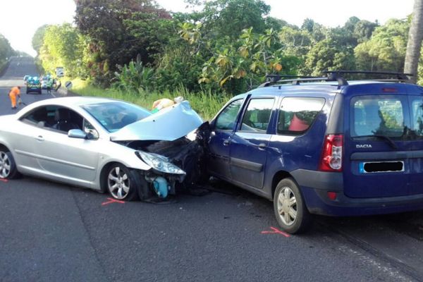 Collision à Goyave 160516