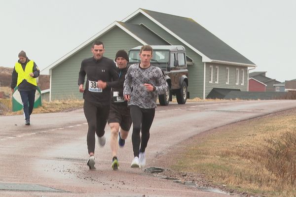 Julien Laurent, Guillaume Tron et Bruno Kerhoas au coude à coude en début de course