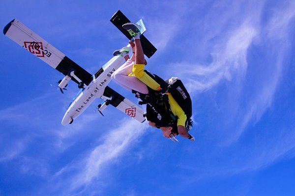 3 parachutistes se tuent en Australie