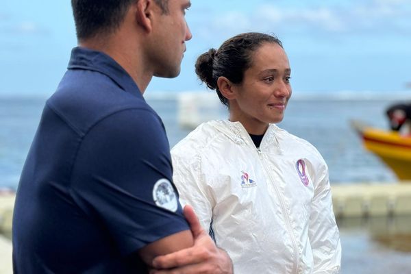 Vahine Fierro, très émue après sa défaite face à l'autre femme de sa team, Johanne Defay, jeudi 1er août 2024.