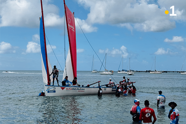 L'équipage Sara/Autodistribution dans la baie de Fort-de-France.