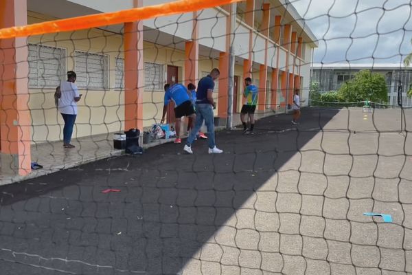 Des Jeux Olympiques des quartiers étaient organisés dans une école de Capesterre-Belle-Eau - 12/08/2023.