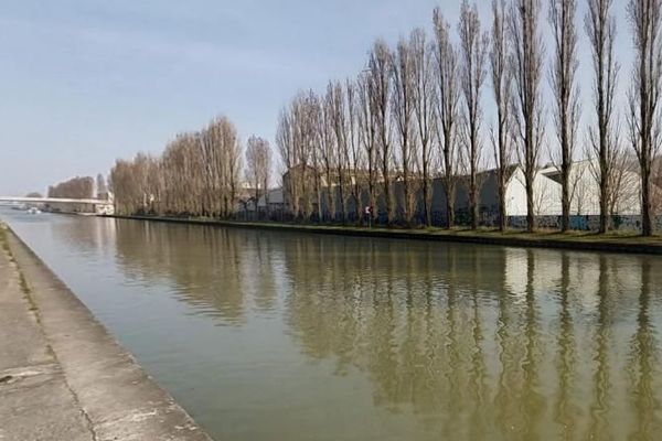 bord du canal de l'ourcq