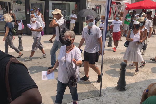 manif pro-vaccine in Basse-Terre 3