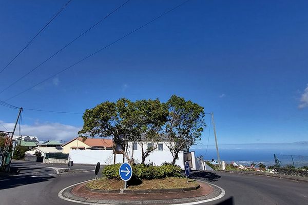 Ciel bleu sur la Plaine-des-Cafres