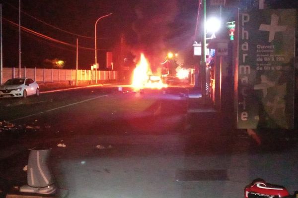 Barrage en feu à Mare-Gaillard, Gosier, dans la nuit du 19 au 20 septembre 2024