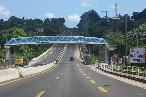 Passerelle à Fond Giraumon, entre Lamentin et Robert 