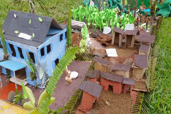 Les élèves de CM2 de l'école Jules-Ferry au Tampon ont remporté le concours national de la Flamme de l'Egalité avec leur maquette sur l'esclavage.