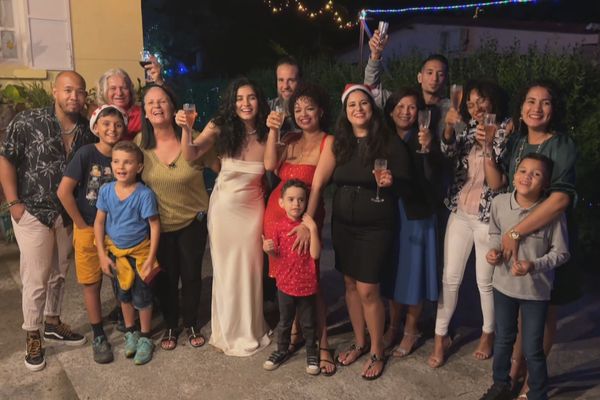 Famille de sang et de cœur, un réveillon de Noël dans la maison du bonheur à la Plaine des Palmistes.