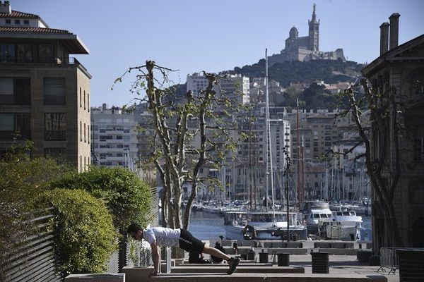 Coronavirus Les Comoriens De Marseille Mobilises Pour Lutter Contre Les C