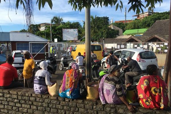 Blocage barge mayotte