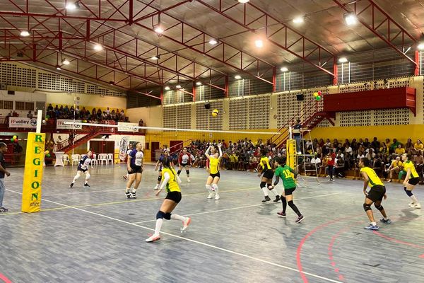 Volley-ball Finales des Play-Offs : Arc en Ciel et l’USL Montjoly conservent leur titre de champion de Guyane