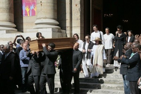 Le cercueil de Jacques Vergès à l'issue des obsèques funéraires en l'église Saint-Thomas d'Aquin à Paris le 20 août. 