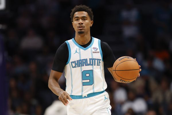 Theo Maledon jouant pour les Charlotte Hornets, novembre 2023