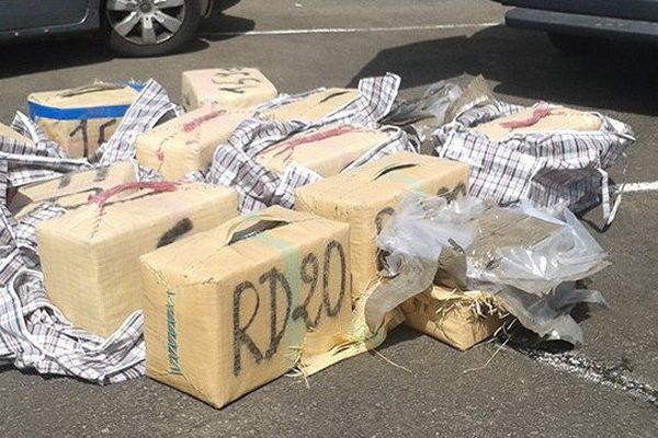 404 kg de résine de cannabis saisis dans une voiture importée en Martinique