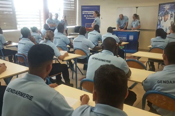 Des élèves gendarmes ont signé leurs contrats de formation