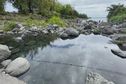 Stationnement gênant, déchets abandonnés... : les riverains du Bassin Bleu à Sainte-Anne font de la prévention