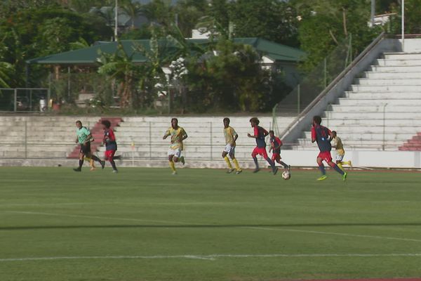 Magenta contre Gaïca, ce samedi, sur la pelouse du stade Numa-Daly.