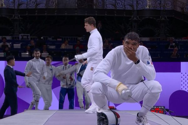 Déception du Guadeloupéen Yannick Borel, surpassé par le Tchèque Jakub Jurka, lors de la petite finale de l'épreuve d'épée par équipes - 02/08/2024.