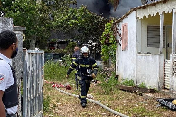 Feu de broussailles Belle-Plaine, Gosier 