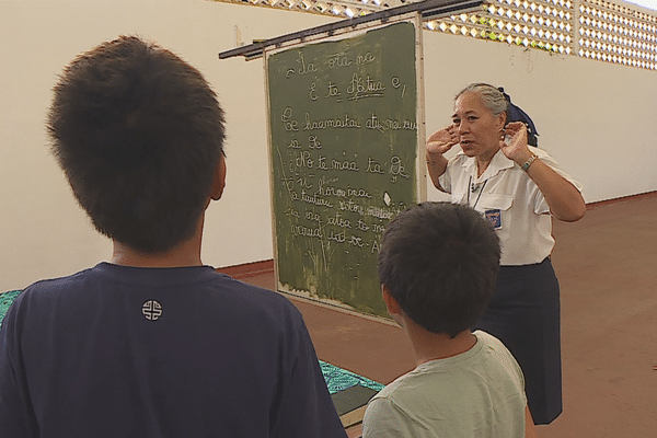 "Avec le peu de temps que l'on a avec eux, on arrive à leur donner le Ha'api'ira'a en langue maohi".explique une enseignante.