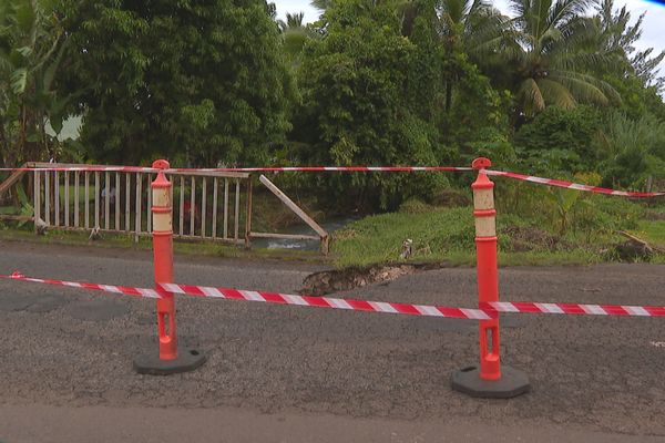 Une partie du pont de Pueu a cédé lors des intempéries de janvier 2022.