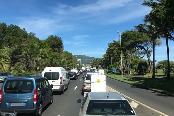 Embouteillages du lundi matin sur Saint-Denis