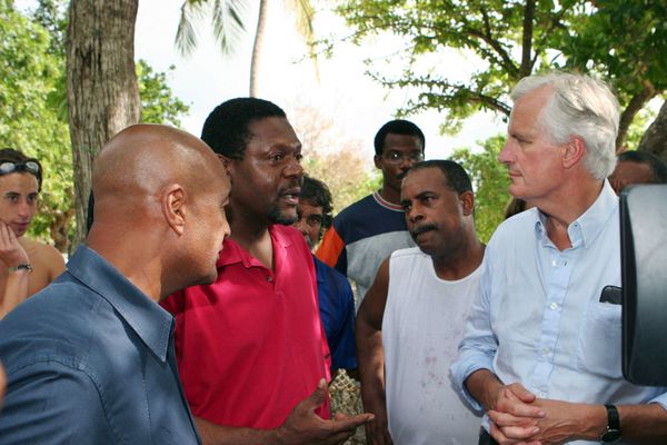 AFP_Michel barnier ministre agriculture visite guadeloupe_20010902